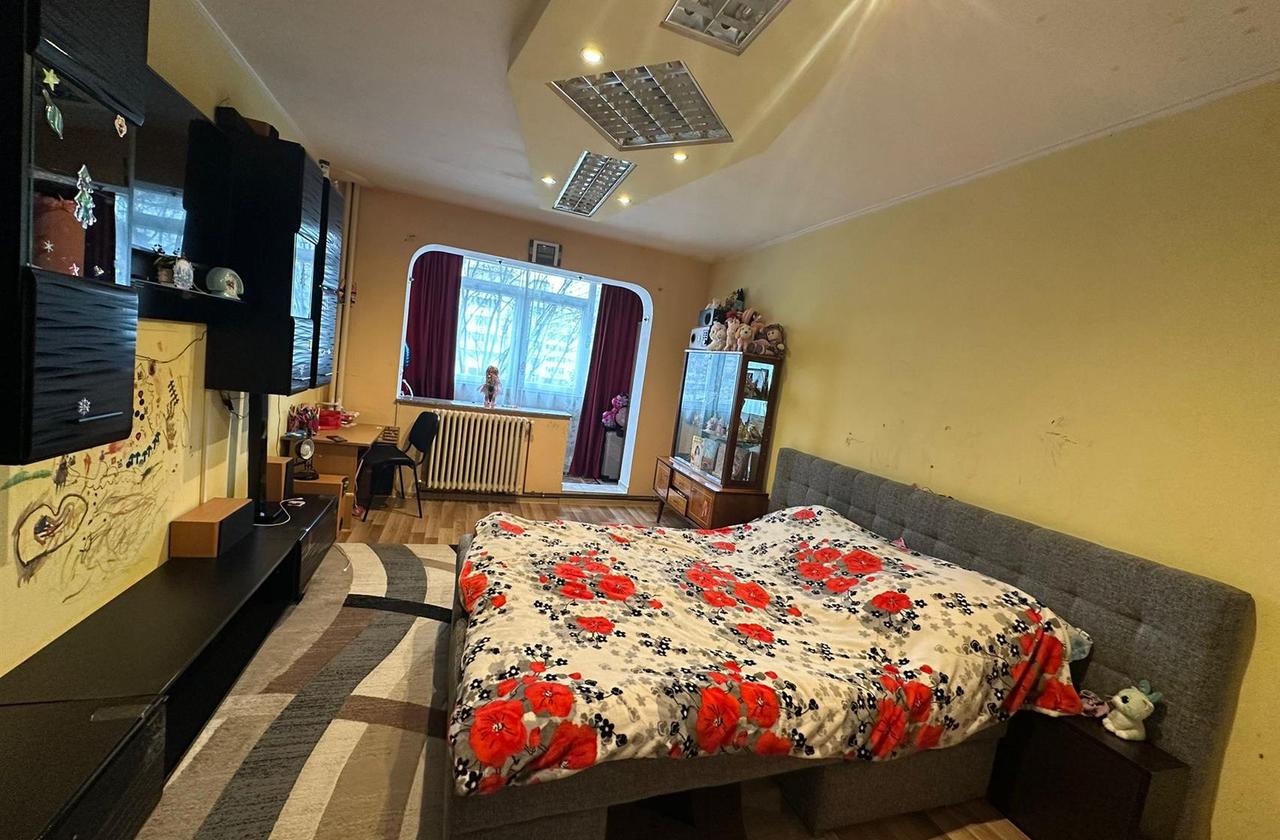Apartament 3 camere decomandat de vanzare - Gara
