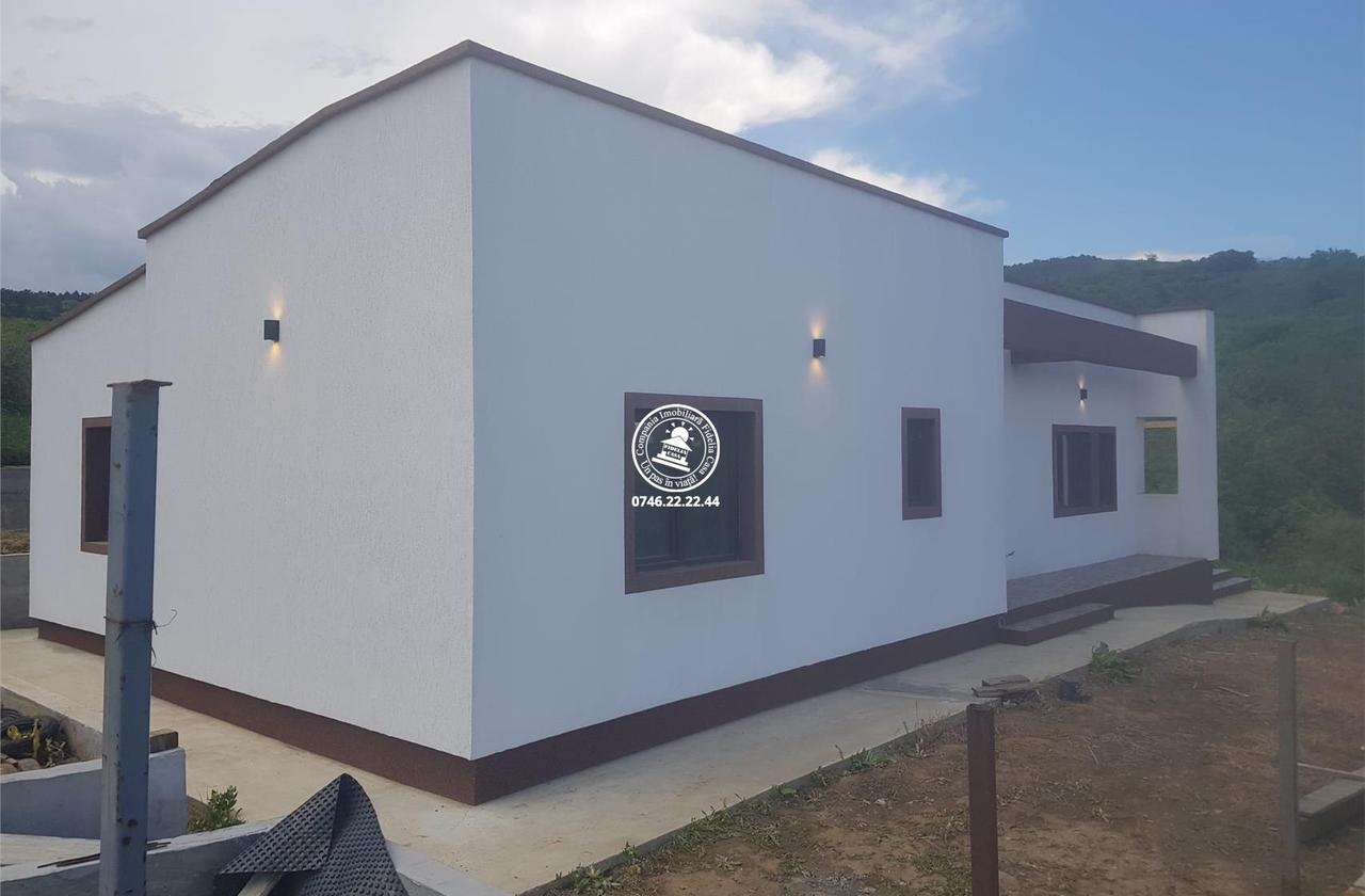 Casa plan parter cu 4 camere de vanzare - Tomesti