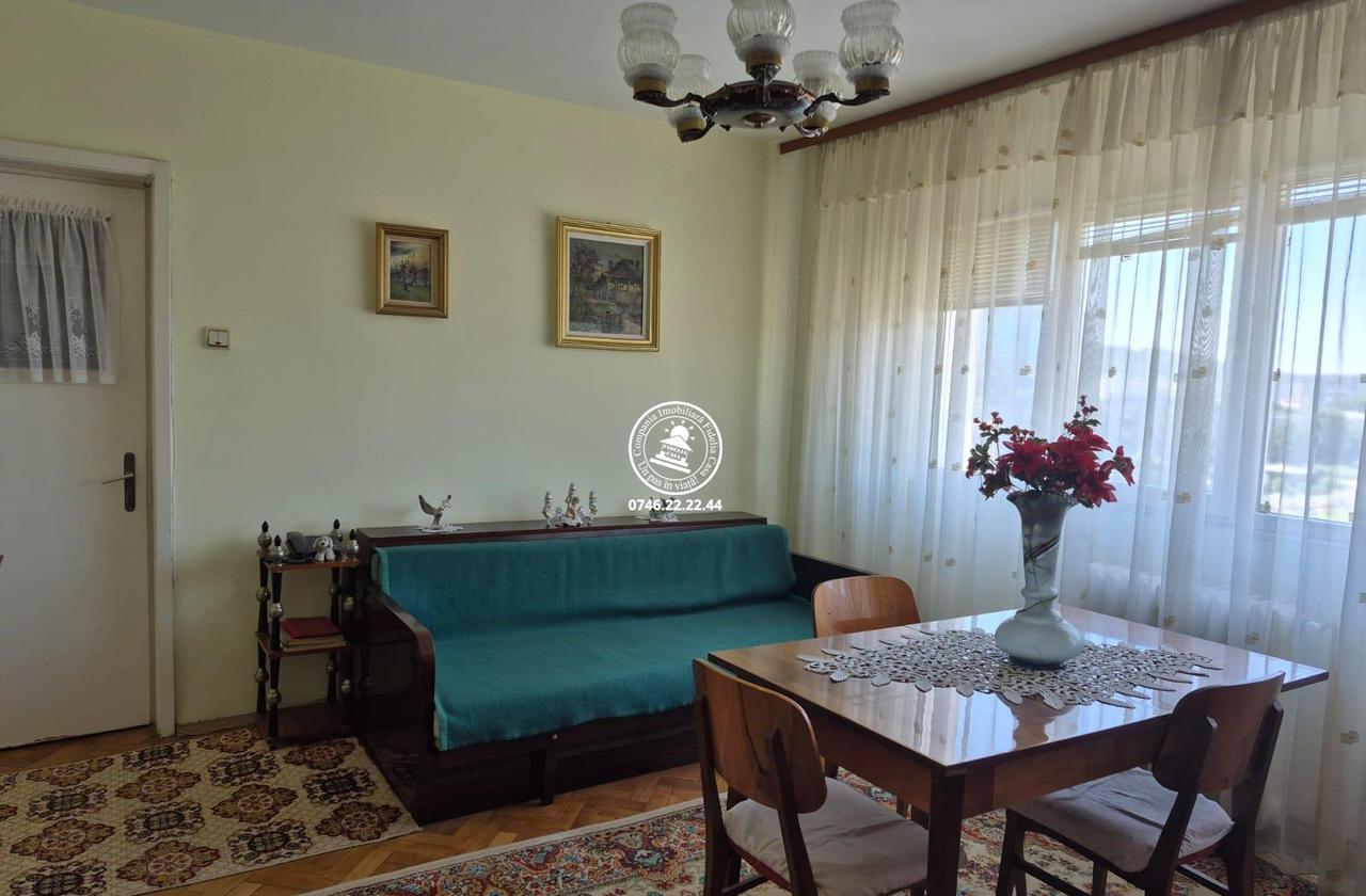 Apartament 3 camere de vanzare etaj intermediar - Podu Ros