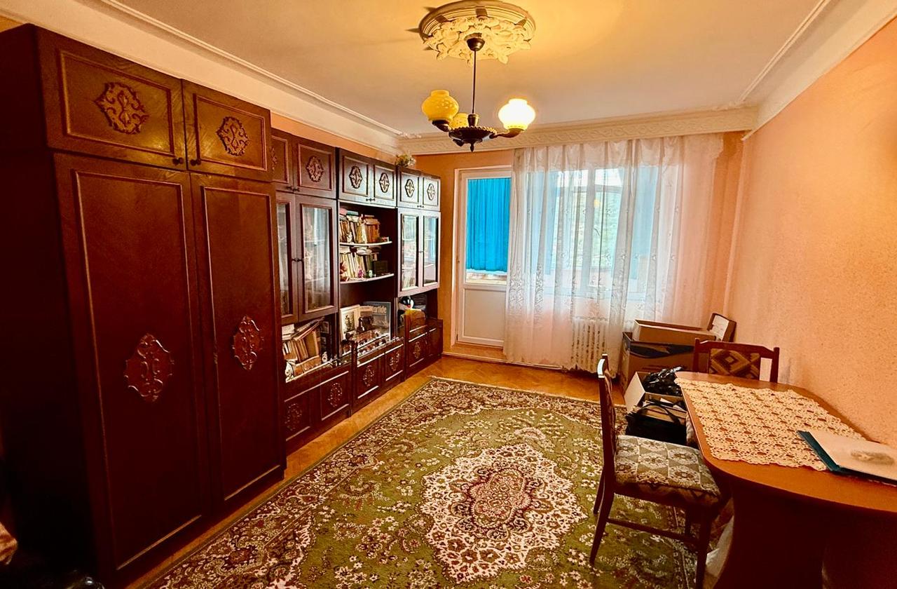 Apartament cu 3 camere decomandat in Alexandru cel Bun