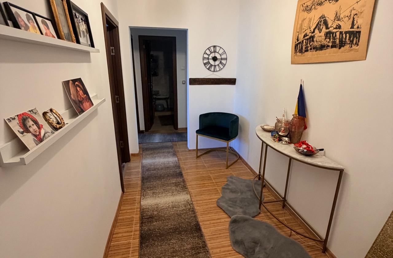 Apartament cu 3 camere decomandat Alexandru cel Bun