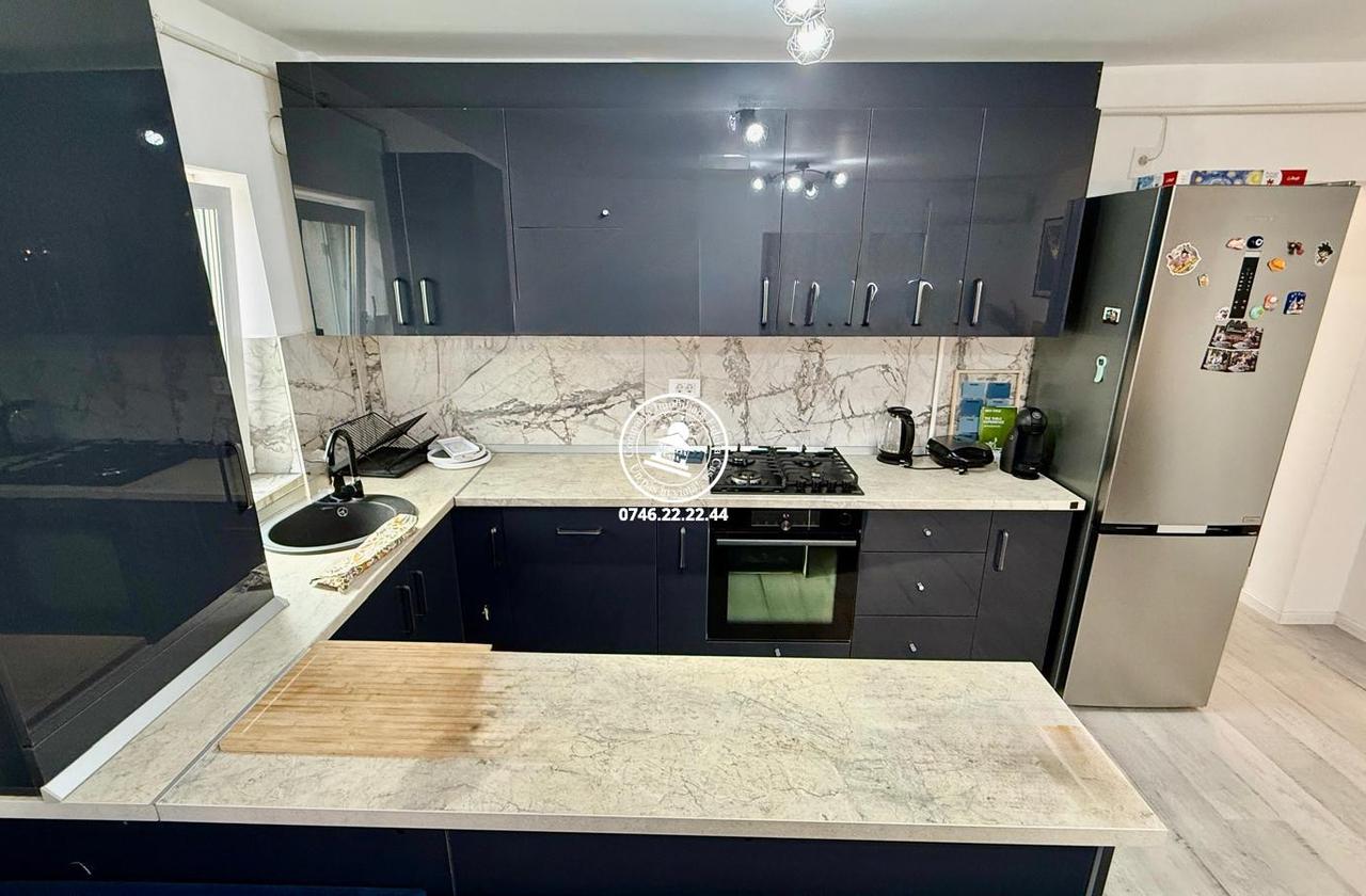Apartament cu 3 camere de vanzare in Mircea cel Batran