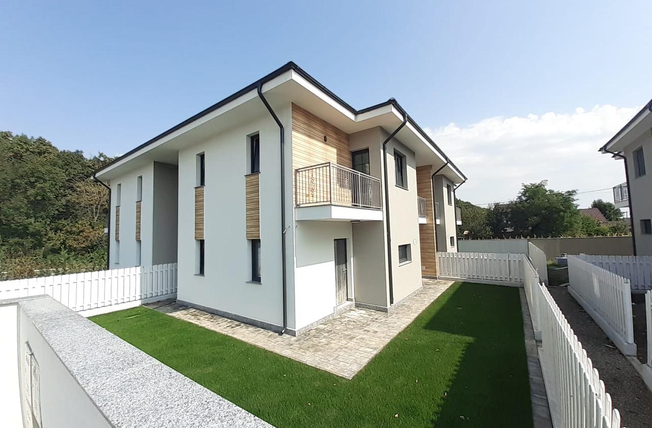 Vila de vanzare Breazu-quadruplex